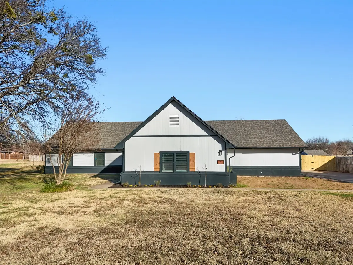 137 S Meadowbrook Drive, Pottsboro, TX 75076 - Image #1