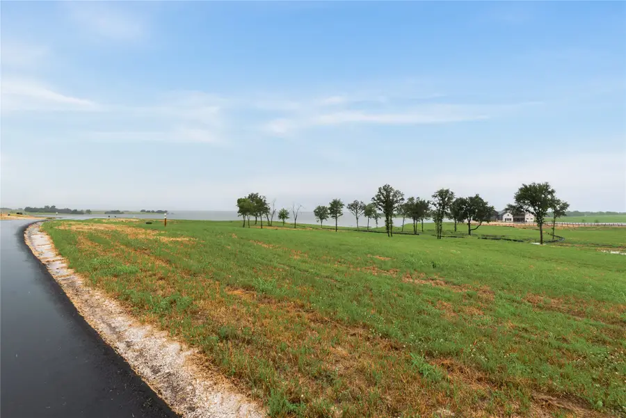 380 Harborside Terrace, Windom, TX 75492 - Image #3