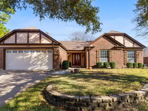 7520 Meadowview Terrace, North Richland Hills, TX 76182