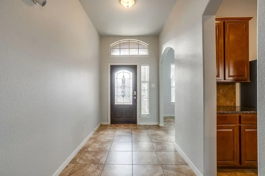 5717 Sapphire Pool Trail, Fort Worth, TX 76244 - Image #3