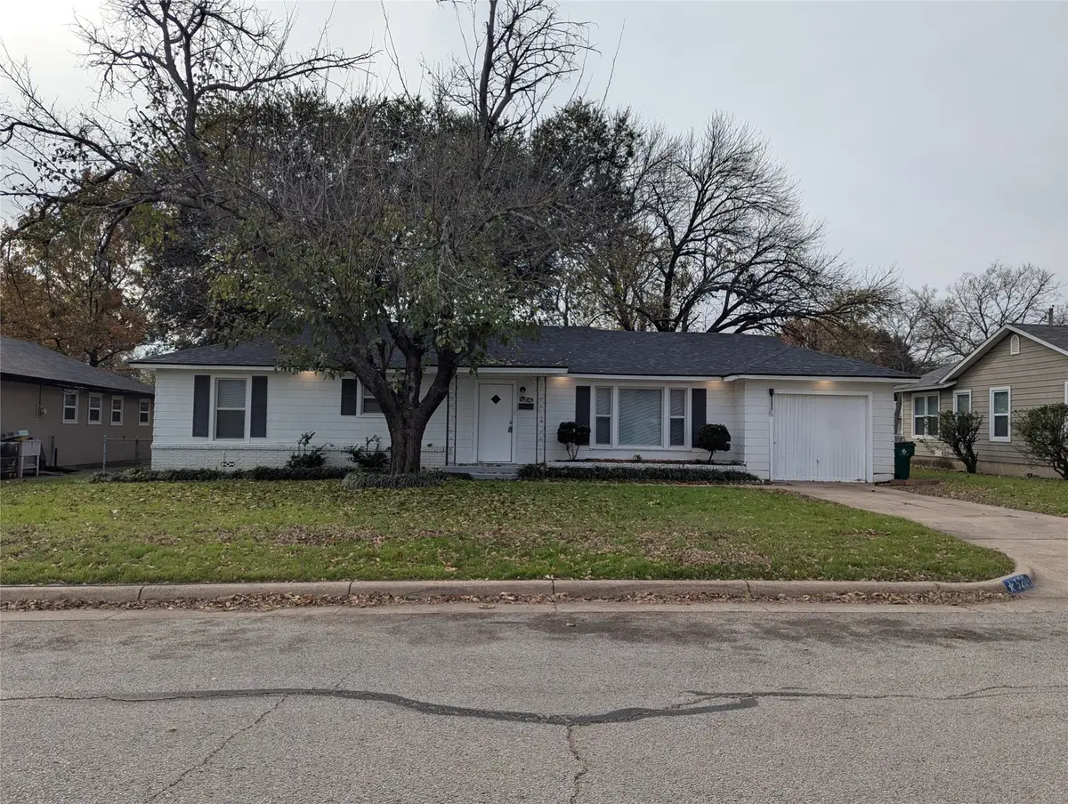 5204 Mallory Drive, Haltom City, TX 76117 - Image #1
