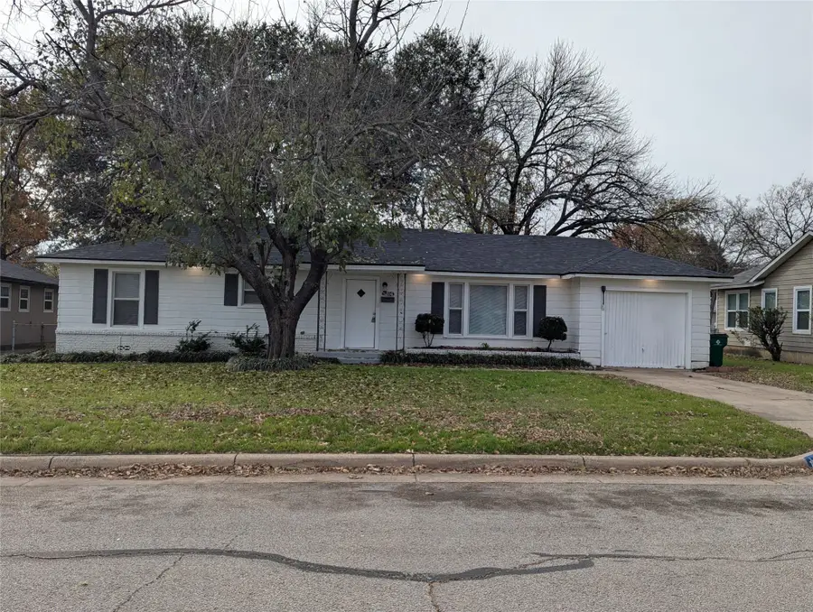 5204 Mallory Drive, Haltom City, TX 76117 - Image #2