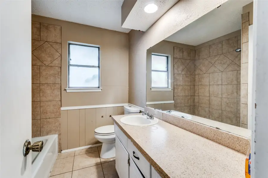 2102 E Timberview Lane, Arlington, TX 76014 - Image #3