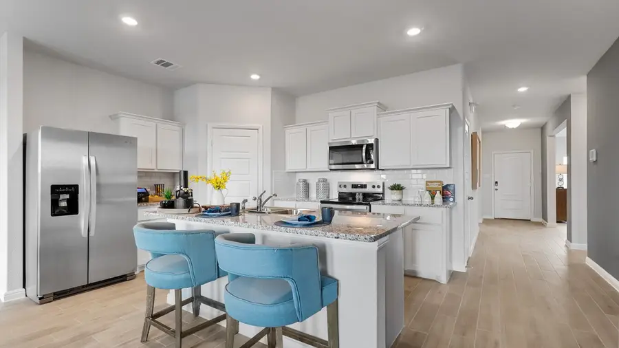 916 Parkvista Drive, Cleburne, TX 76031 - Image #2