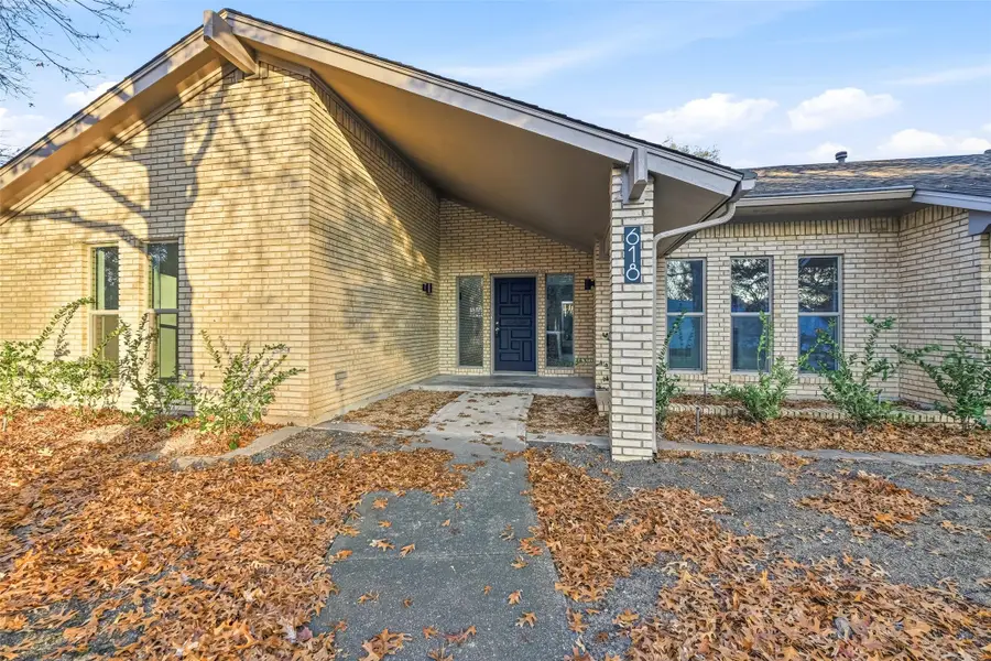 618 Green Hills Court, Duncanville, TX 75137 - Image #2