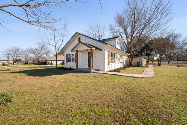 801 E Brown Street, Ennis, TX 75119