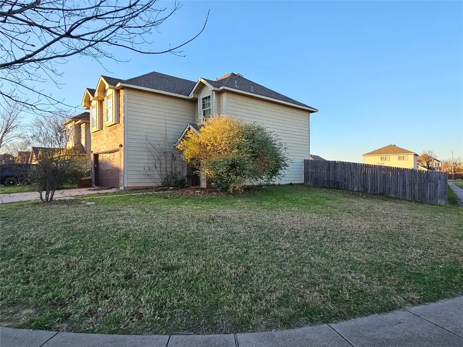 237 Crescent Ridge Drive, Fort Worth, TX 76140 - Image #2