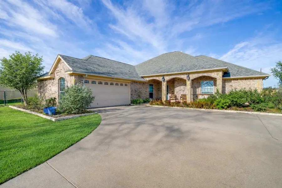 112 Tigers Eye Court, Weatherford, TX 76087 - Image #2