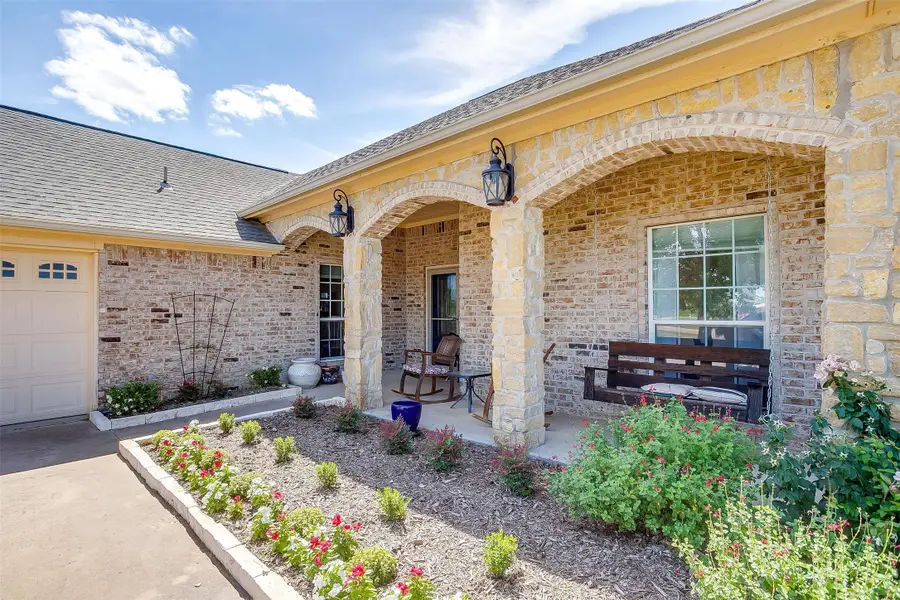 112 Tigers Eye Court, Weatherford, TX 76087 - Image #3