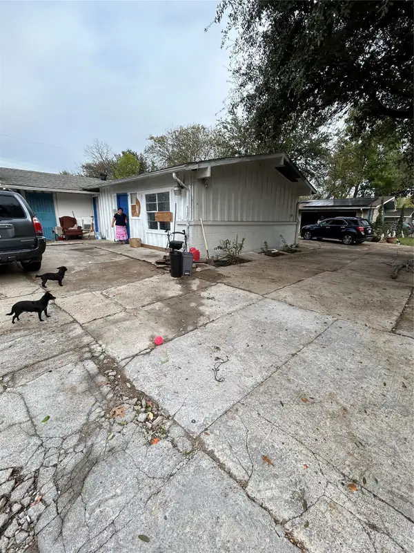 2935 Royal Lane, Dallas, TX 75229