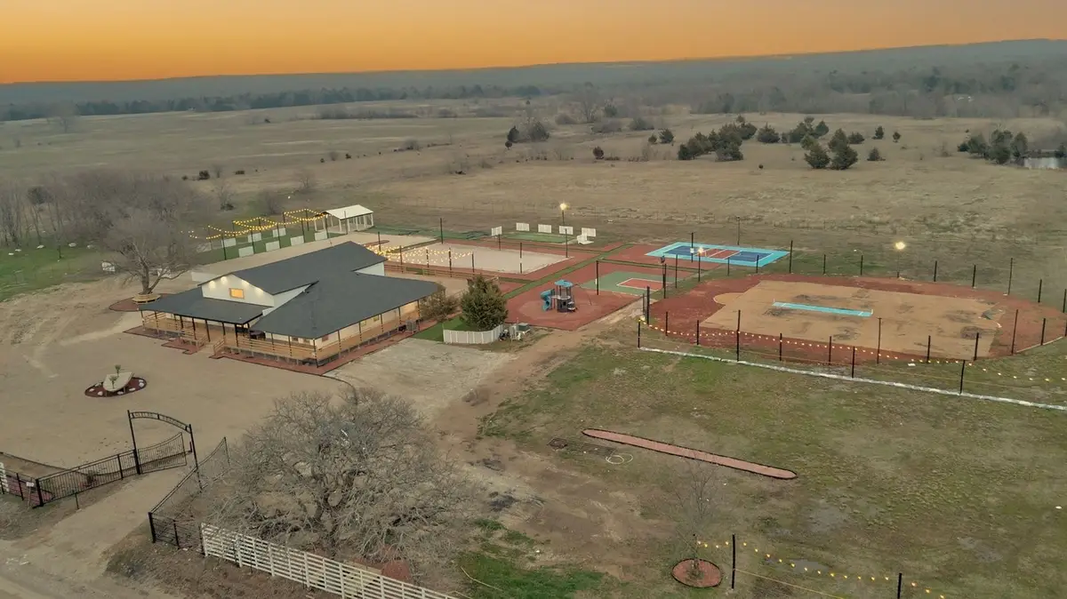 550 County Road 297, Gainesville, TX 76240 - #1