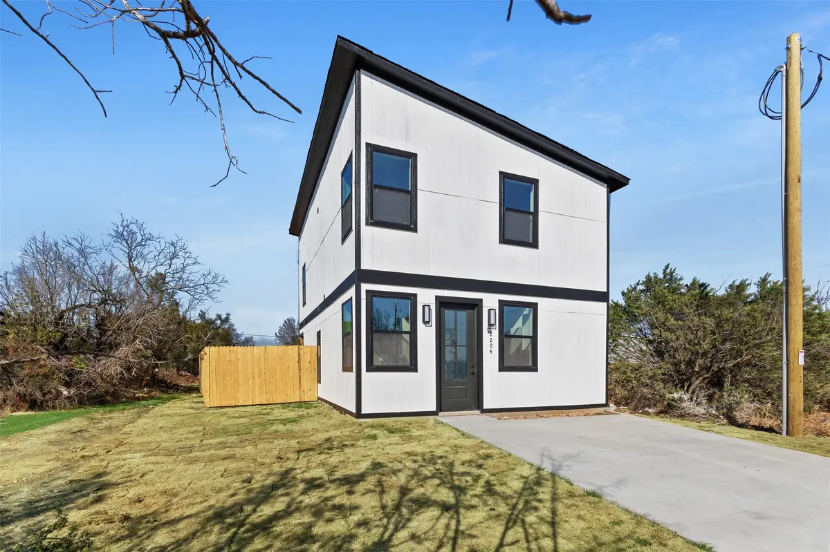 2204 Cedarwood Trail, Granbury, TX 76048 - Image #1