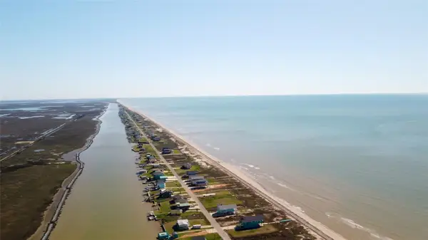 125 Marina Drive, Bay City, TX 77414