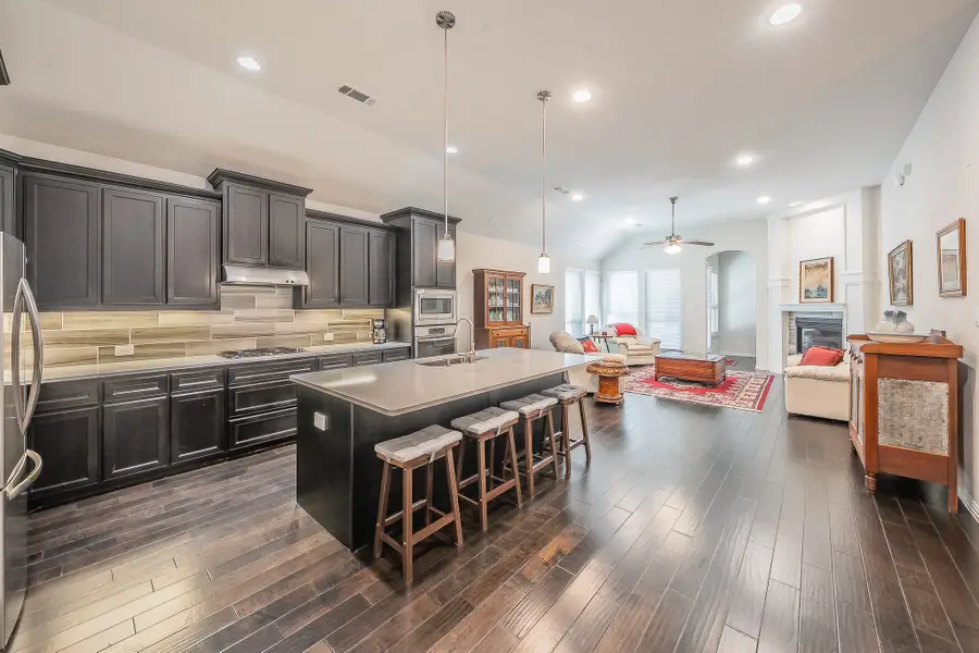 902 Enchanted Wood Drive, Arlington, TX 76005 - Image #3