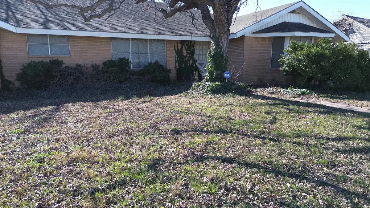 1306 E Central, Comanche, TX 76442 - Image #1