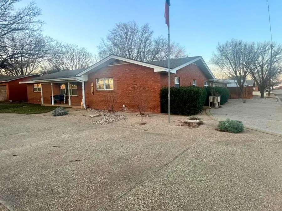 1217 E Warren Street, Brownfield, TX 79316 - Image #3