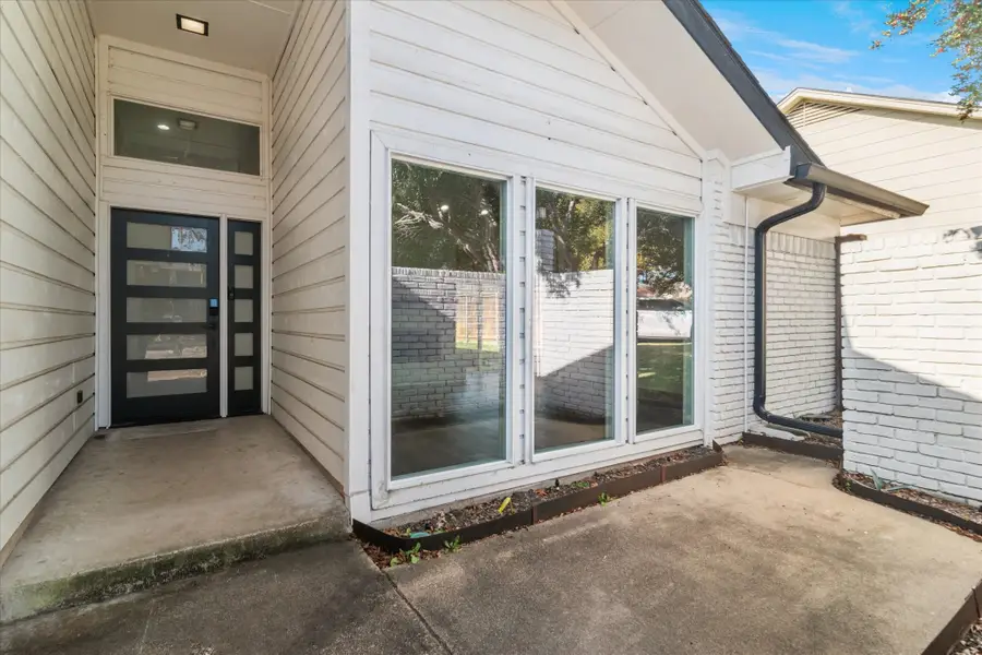 16801 Brushfield Drive, Dallas, TX 75248 - Image #2