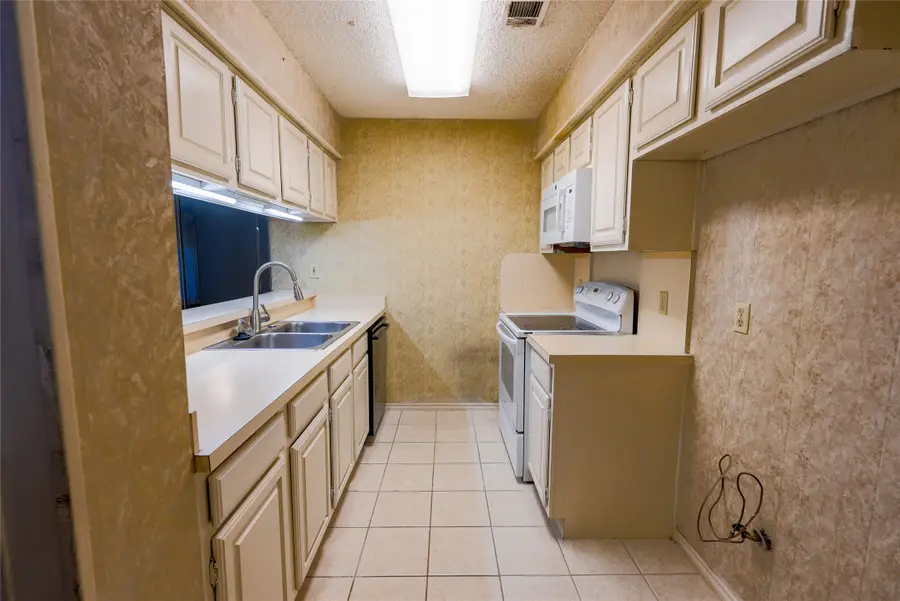 2800 Keller Springs Road #1D, Carrollton, TX 75006 - Image #3