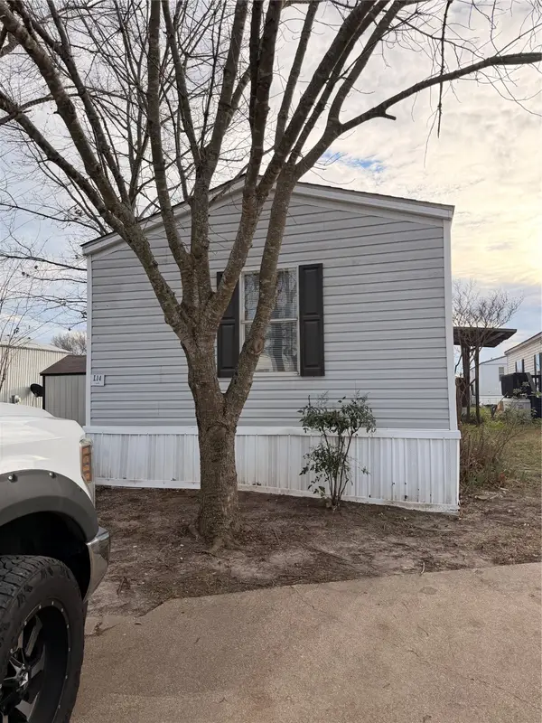 2390 W Moore Ave L14, Terrell, TX 75160