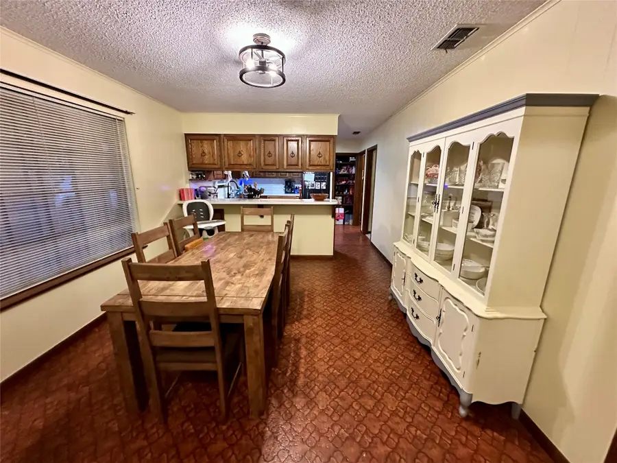 1204 Barbara Drive, Seymour, TX 76380 - Image #3