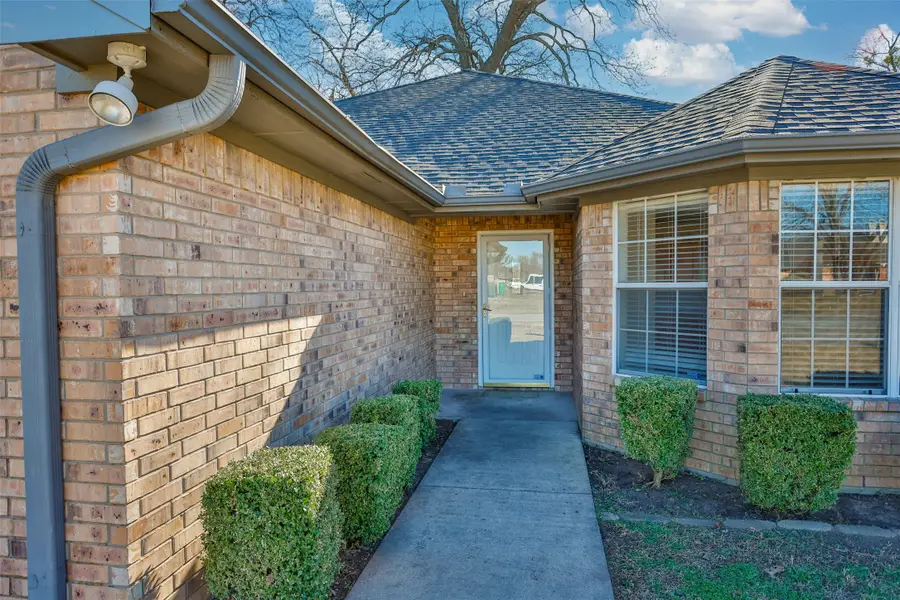 1714 Windsor Drive, Gainesville, TX 76240 - Image #3