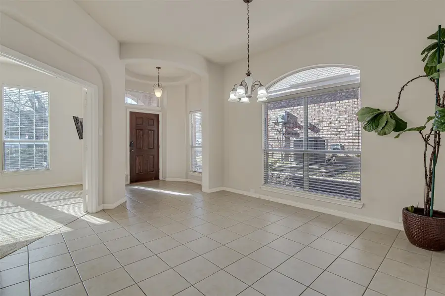 729 Red Elm Lane, Fort Worth, TX 76131 - Image #3