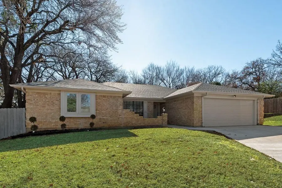 903 Elmwood Court, Euless, TX 76039 - Image #2