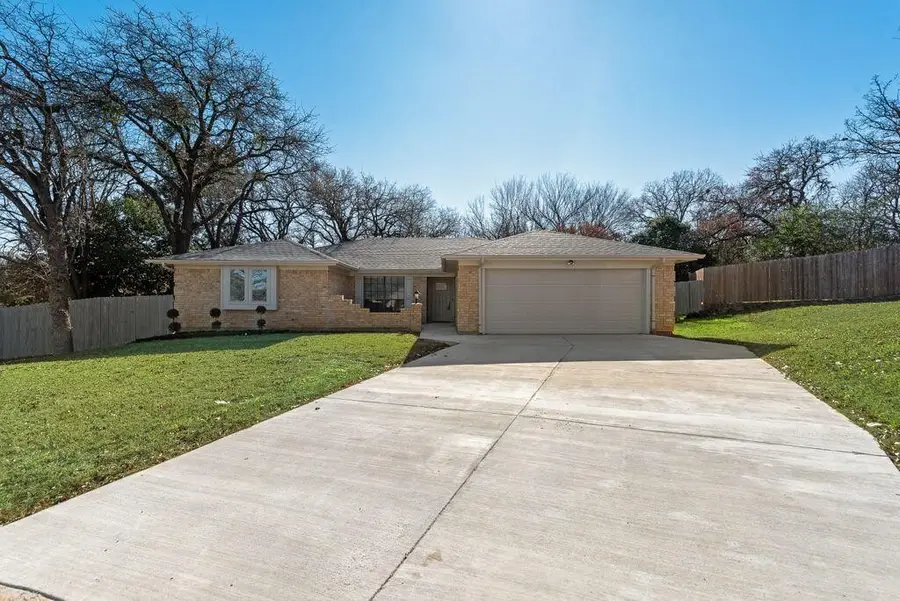 903 Elmwood Court, Euless, TX 76039 - Image #3
