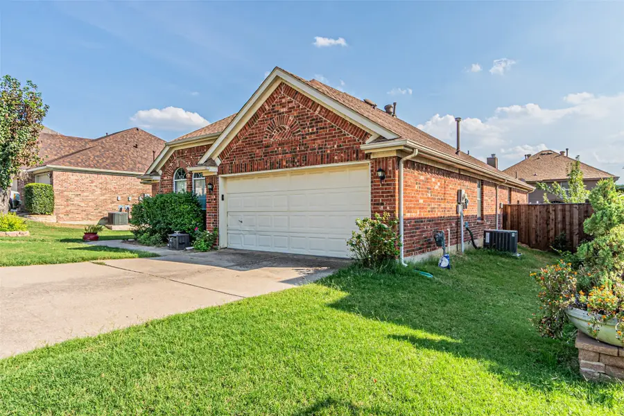 5504 Thornberry Drive, Fort Worth, TX 76137 - Image #2