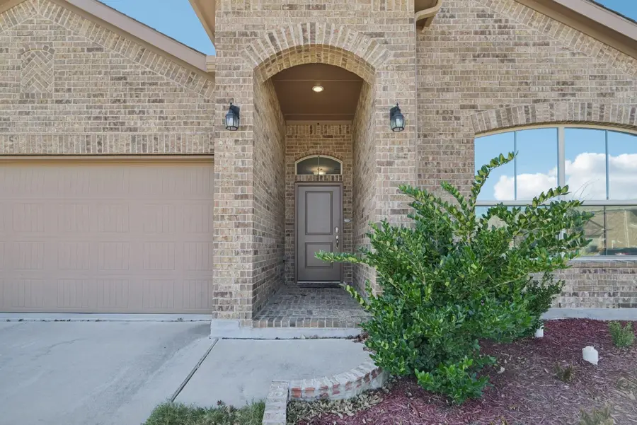 9101 Fescue Drive, Fort Worth, TX 76179 - Image #2