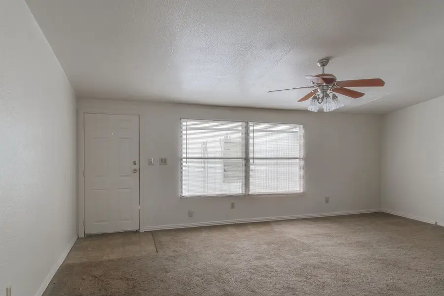 6527 Blue Water Court, Granbury, TX 76049 - Image #3