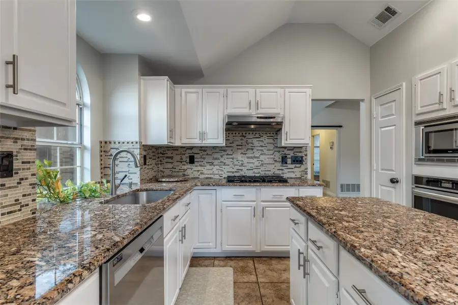 25 Cimarron Drive, Trophy Club, TX 76262 - Image #2