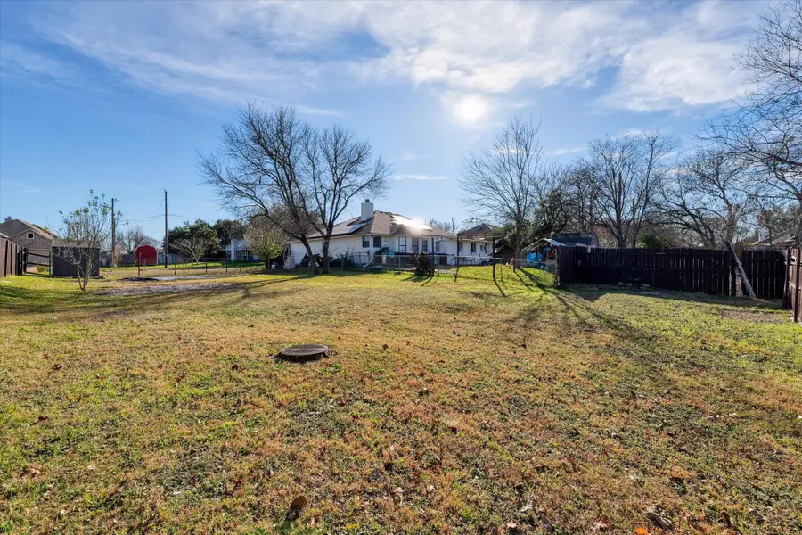 324 Hedrick Drive, Hewitt, TX 76643 - Image #3