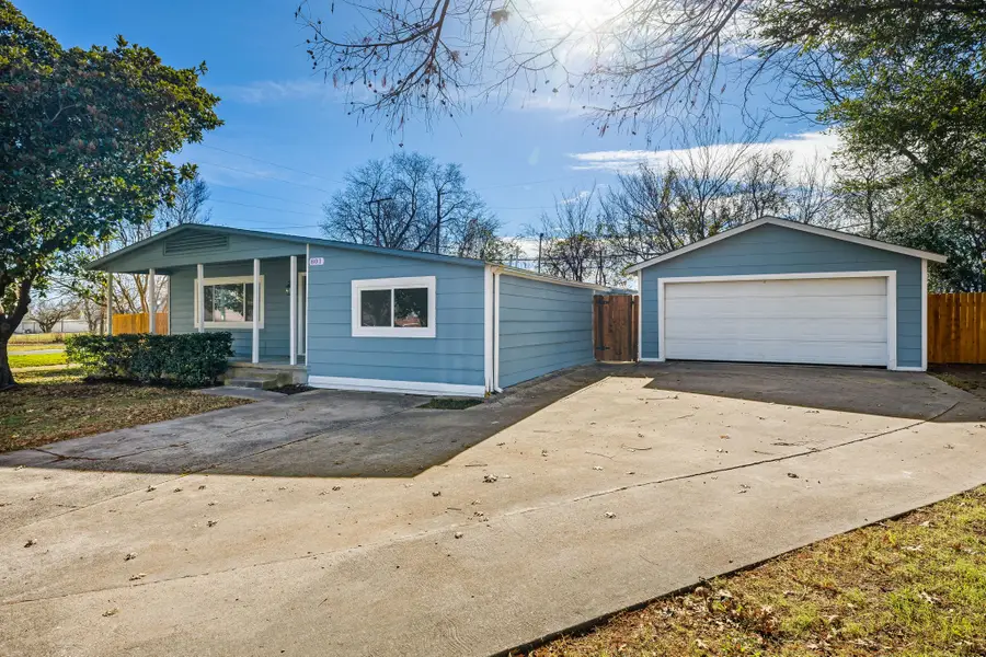 801 Woodleigh Drive, McKinney, TX 75069 - Image #2