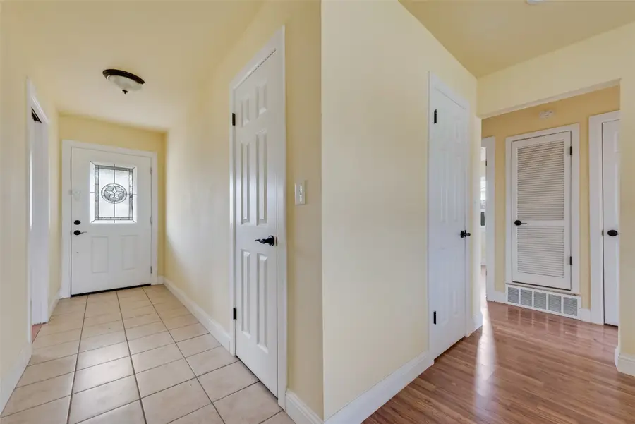 725 Meadowlark Circle, Crowley, TX 76036 - Image #3