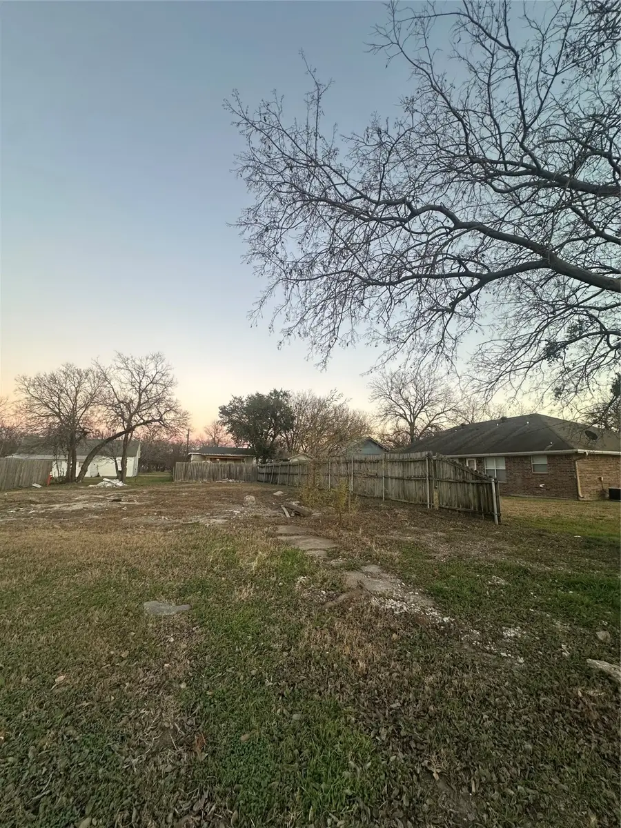 606 Mill Street, Gainesville, TX 76240 - Image #2