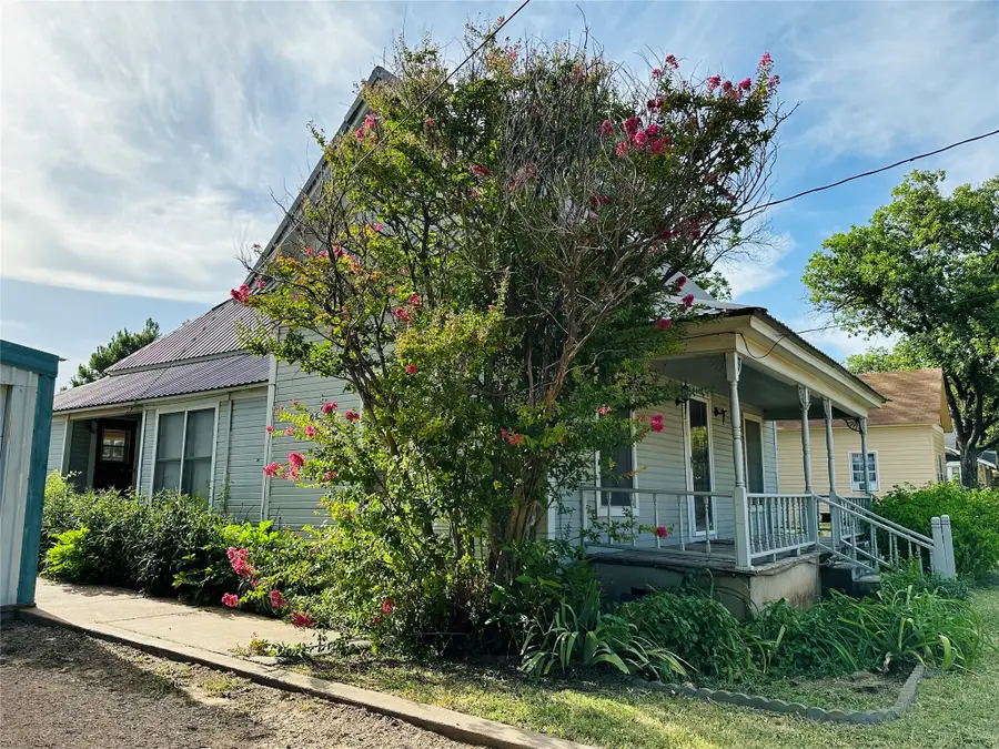 311 S Melwood Street, Winters, TX 79567 - Image #2