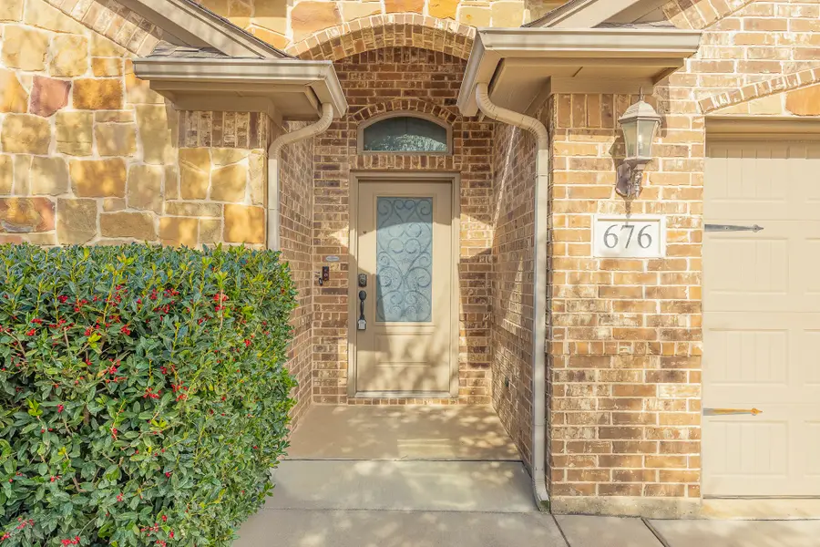 676 Fossil Wood Drive, Saginaw, TX 76179 - Image #3
