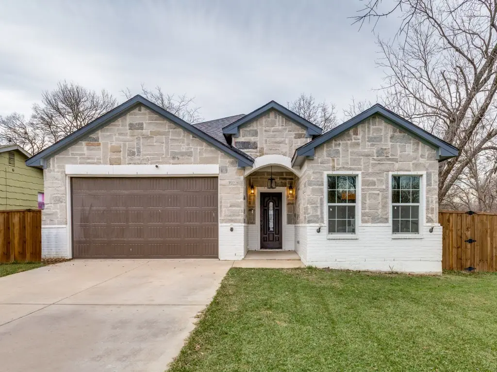 908 E Decatur Street, Ennis, TX 75119 - Image #1