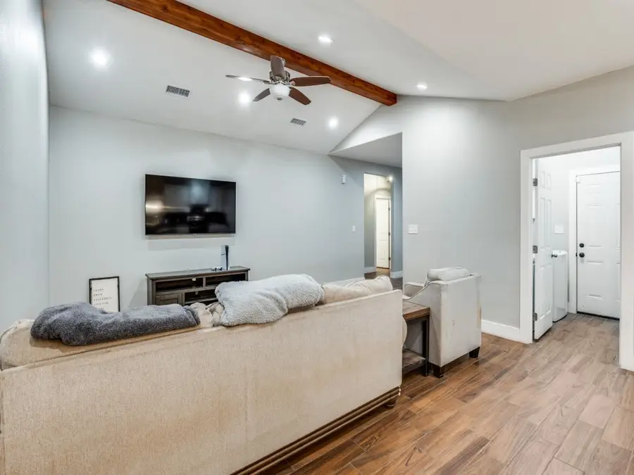 908 E Decatur Street, Ennis, TX 75119 - Image #3