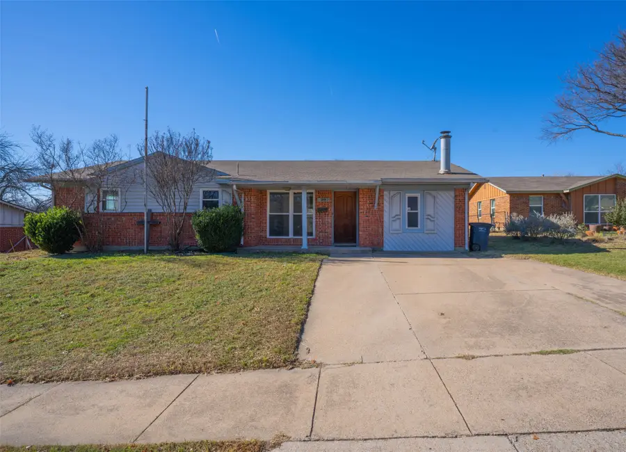 4907 Camille Court, Fort Worth, TX 76135 - Image #2