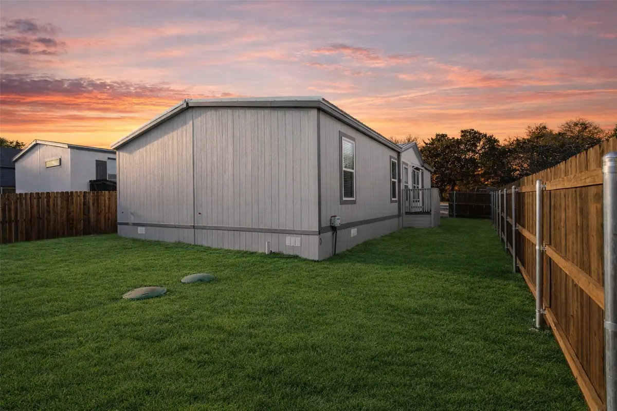 915 Arkansas River Drive, Granbury, TX 76048 - Image #1