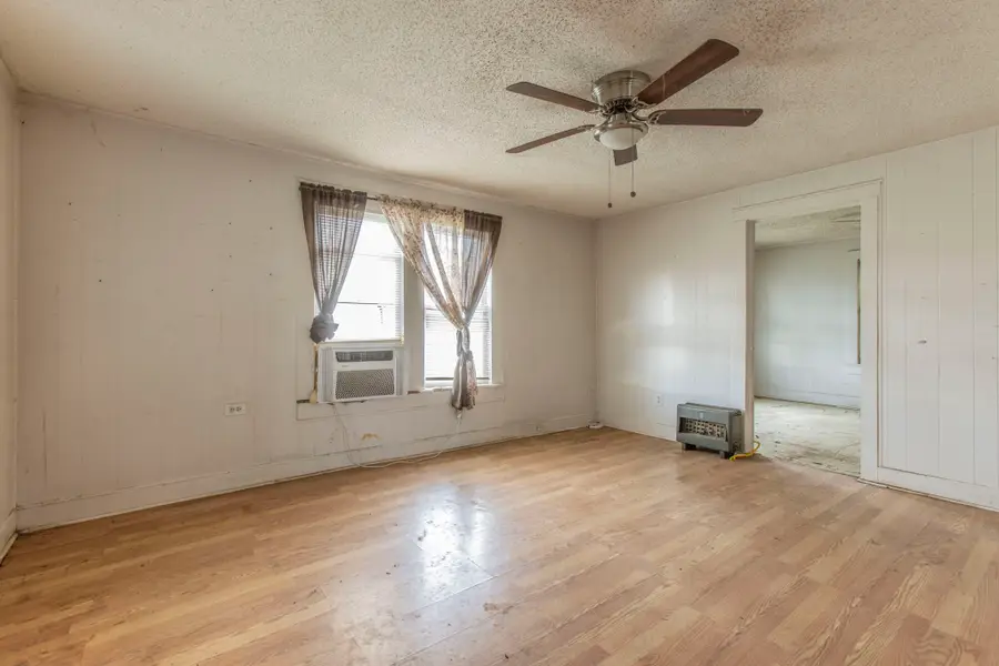 316 E Warren Street, Hewitt, TX 76643 - Image #2