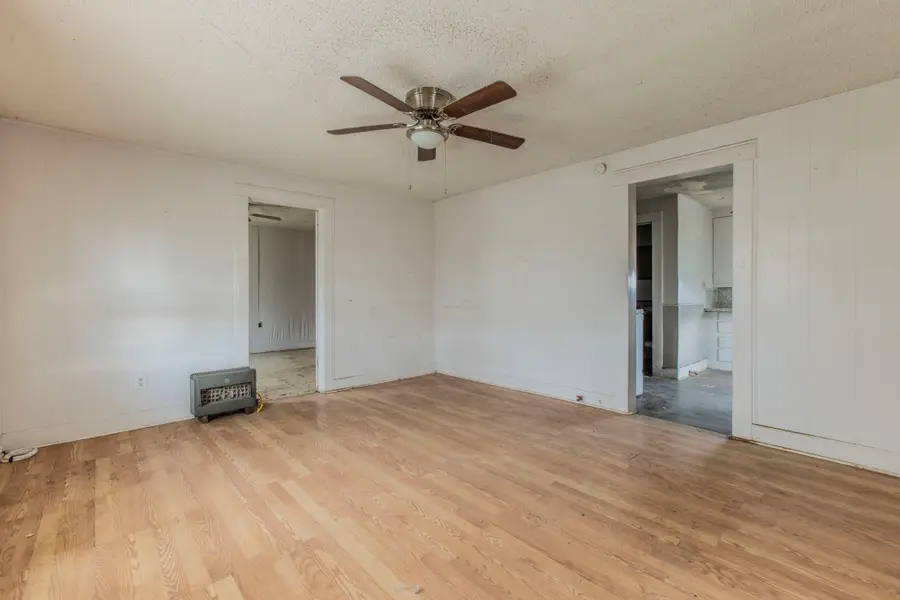 316 E Warren Street, Hewitt, TX 76643 - Image #3