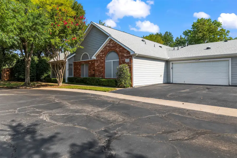 1023 Bridges Drive, Arlington, TX 76012 - Image #2