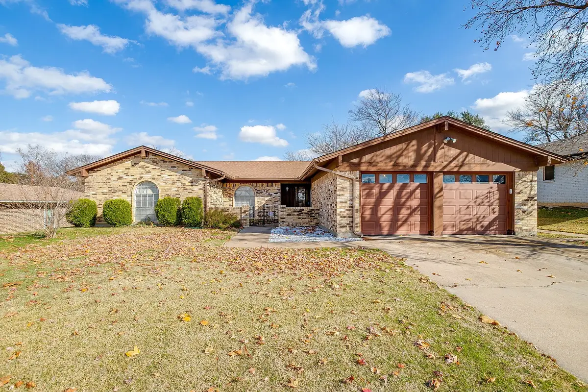 6805 Winifred Drive, Fort Worth, TX 76133 - Image #1