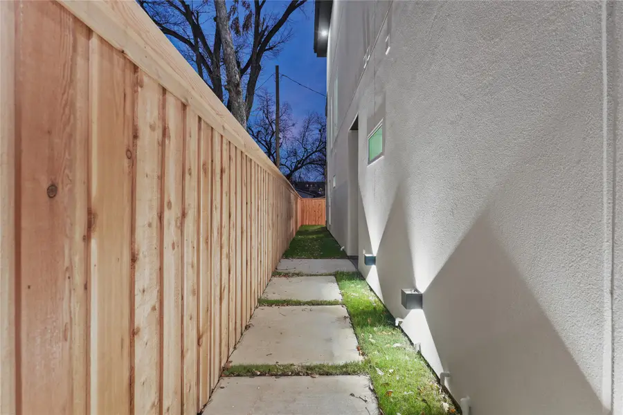923 Walkway Street, Dallas, TX 75212 - Image #2