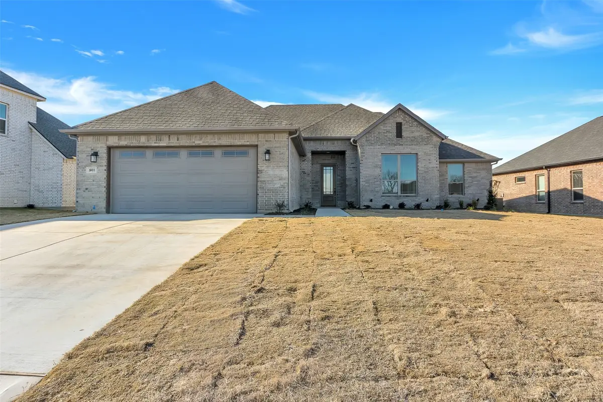 801 Holiday Hills Drive, Mineral Wells, TX 76067 - Image #1