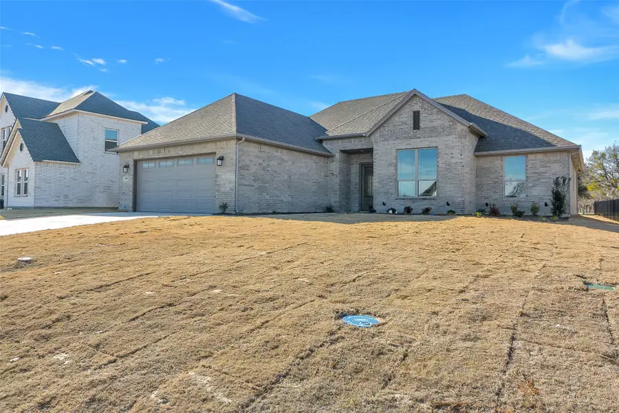 801 Holiday Hills Drive, Mineral Wells, TX 76067 - Image #2