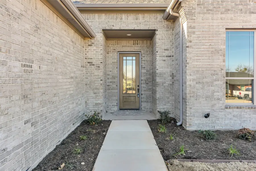 801 Holiday Hills Drive, Mineral Wells, TX 76067 - Image #3